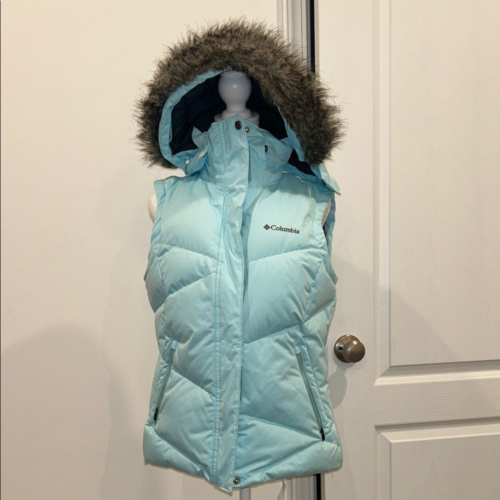 Columbia Women’s Lay D Down Omni Heat Winter Vest with removable hood. - Picture 3 of 14
